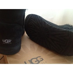 UGG Mini Bailey button